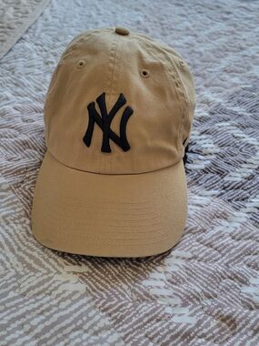 New York Yankees Tan Baseball Cap with Black Logo